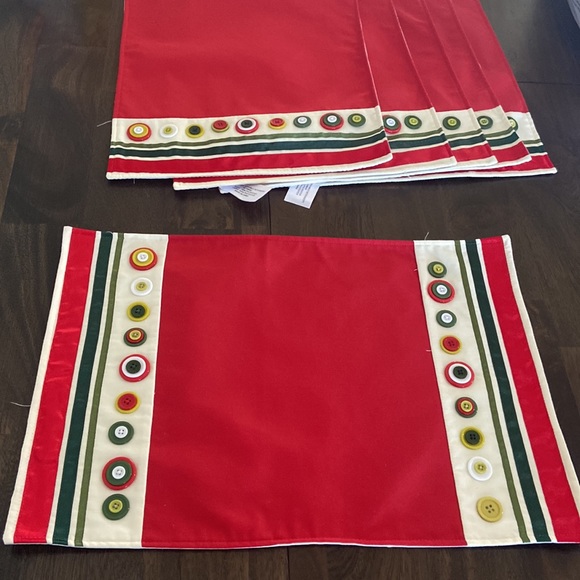 6 Jingles & Joy Christmas placemats like new! Red and green buttons and ribbon - Picture 4 of 17
